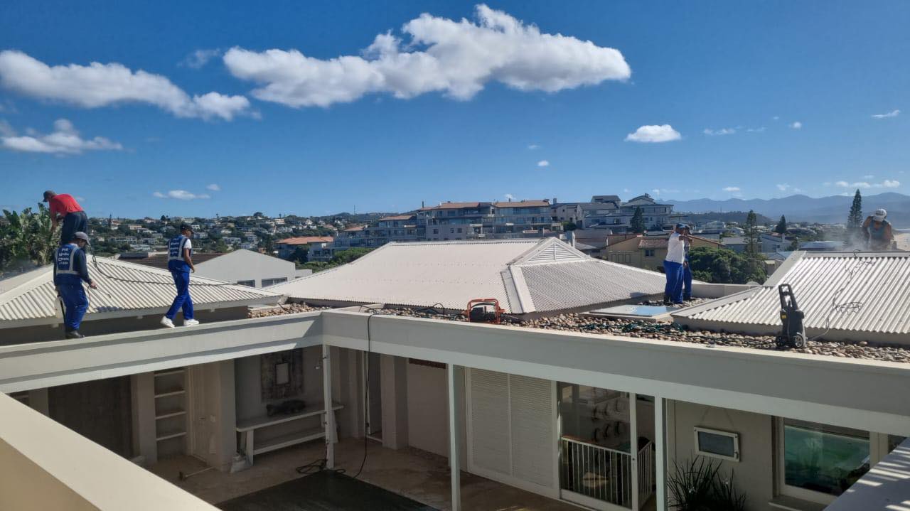 Plett Carpet Cleaners roof pebble cleaning